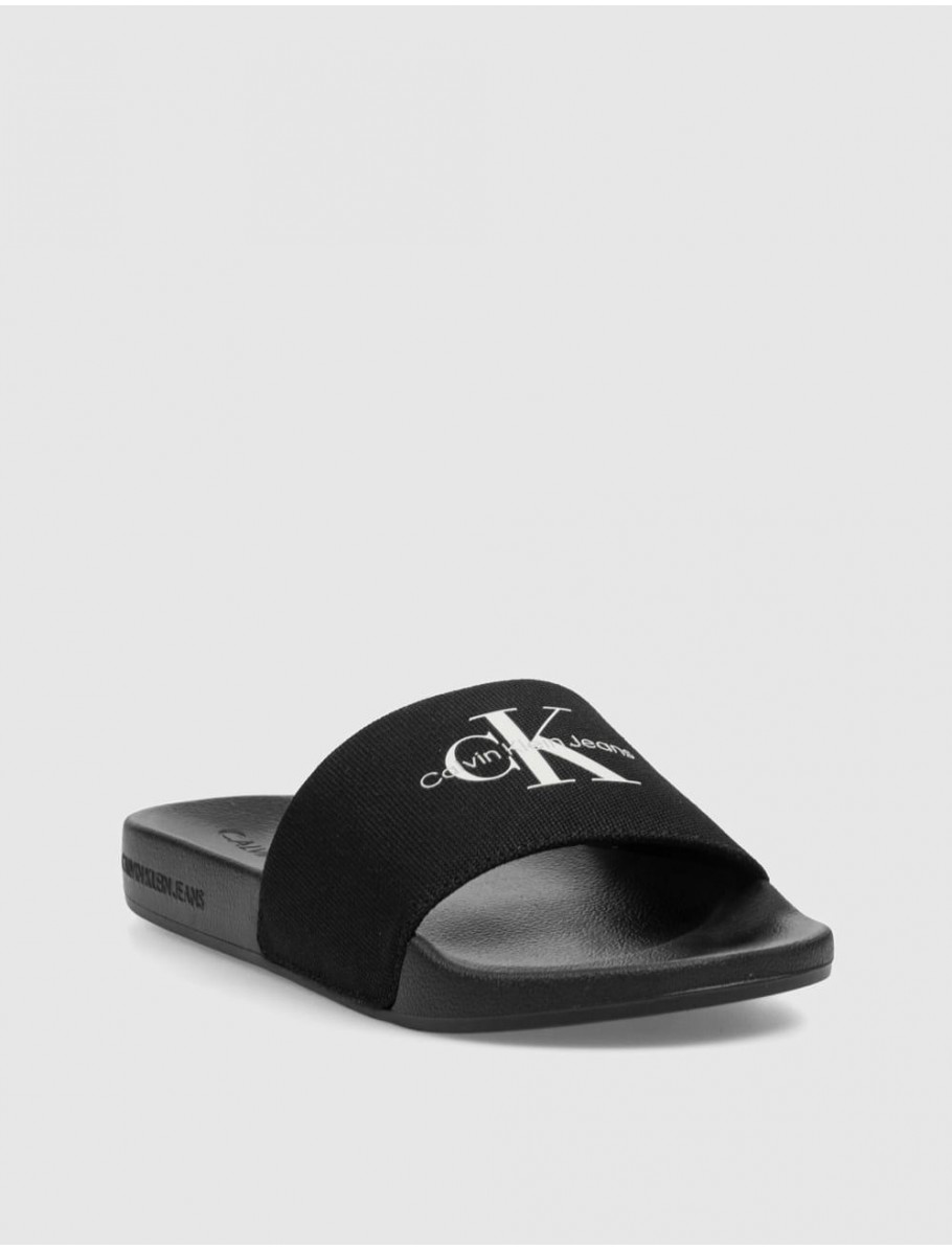 CHANCLA CALVIN KLEIN SLIDE MONOGRAM WN NEGRO
