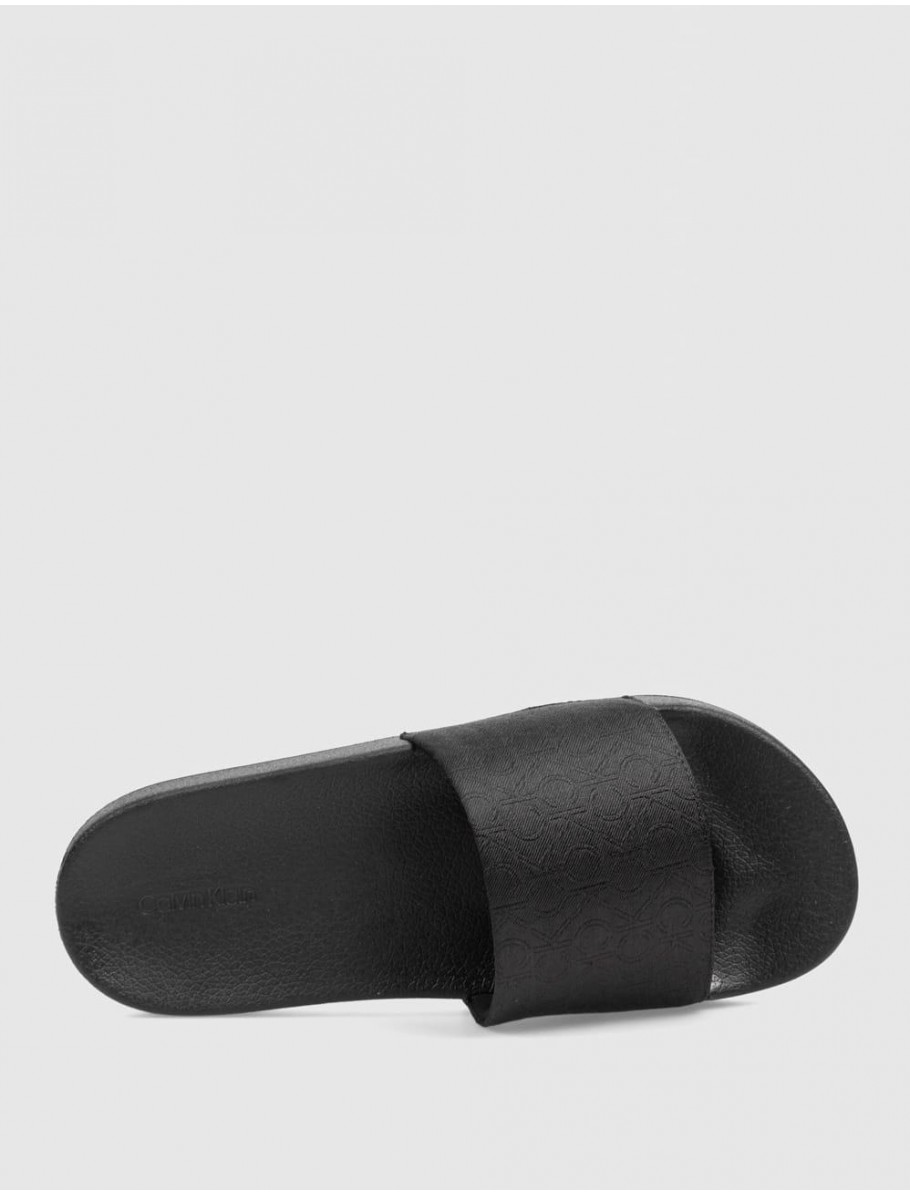 CHANCLA CALVIN KLEIN POOL SLIDE JACQ NEGRO