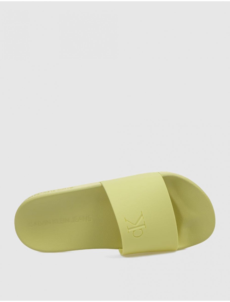 CHANCLA CALVIN KLEIN SLIDE MONOGRAM TPU AMARILLO