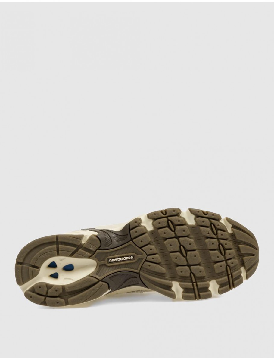ZAPATILLA NEW BALANCE MR530 BEIG MARRoN