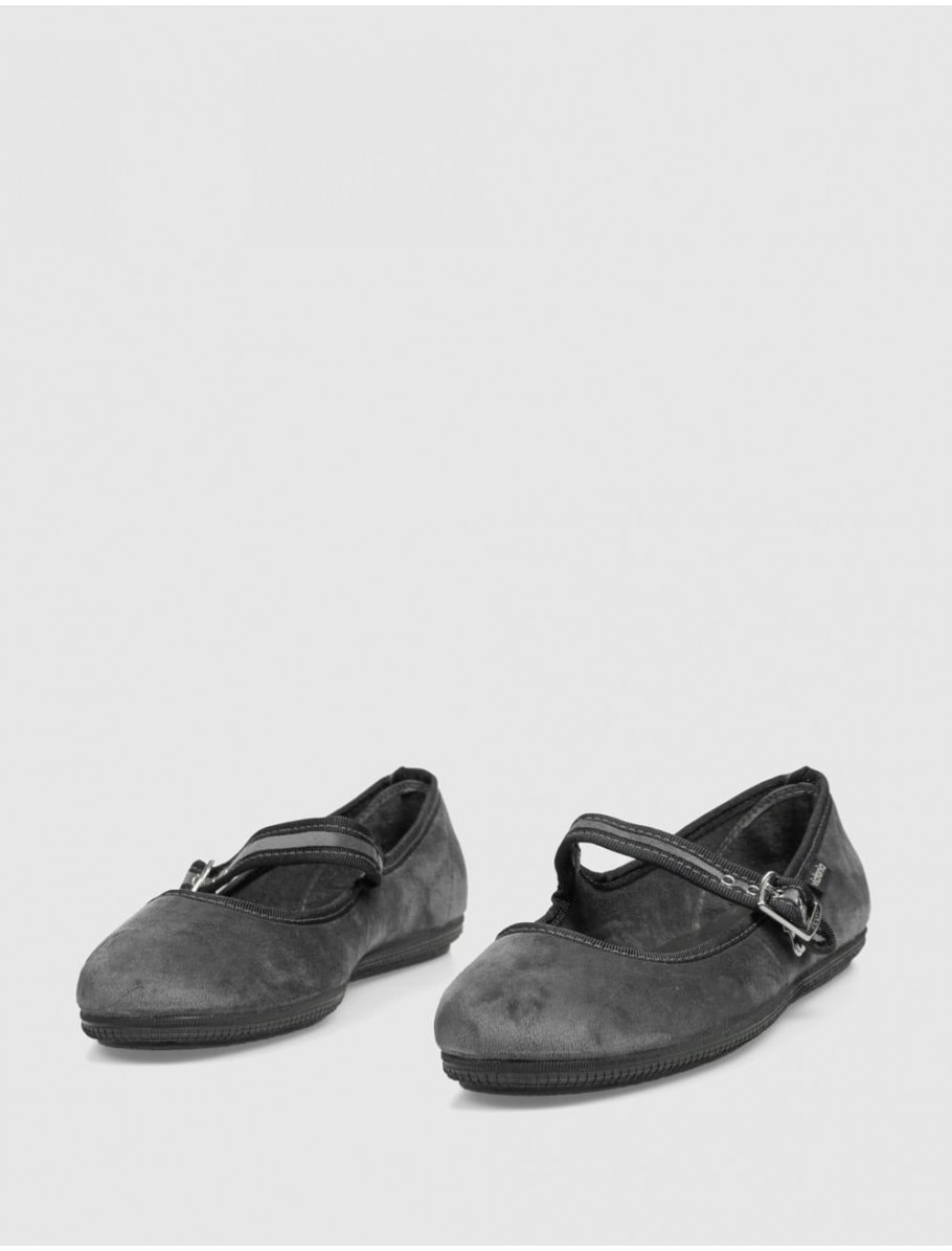 MERCEDITA VICTORIA ODA GRIS