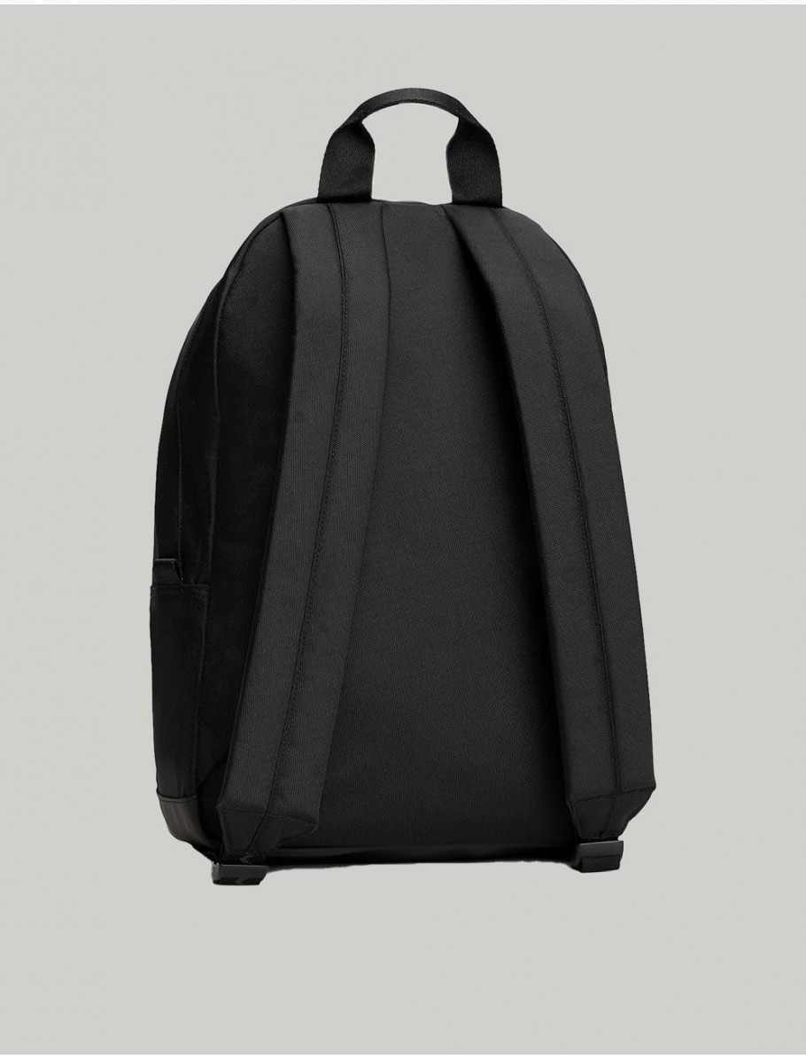 MOCHILA TOMMY HILFIGER TJM ESS DAILY DOME BACKPACK NEGRO