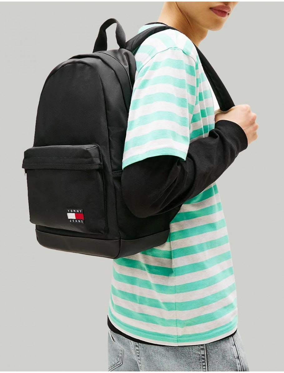 MOCHILA TOMMY HILFIGER TJM ESS DAILY DOME BACKPACK NEGRO