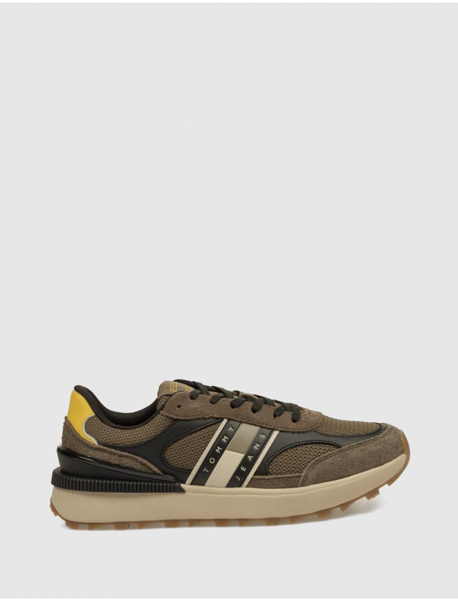 ZAPATILLA TOMMY HILFIGER TJM TECHNICAL RUNNER ESS MARRoN