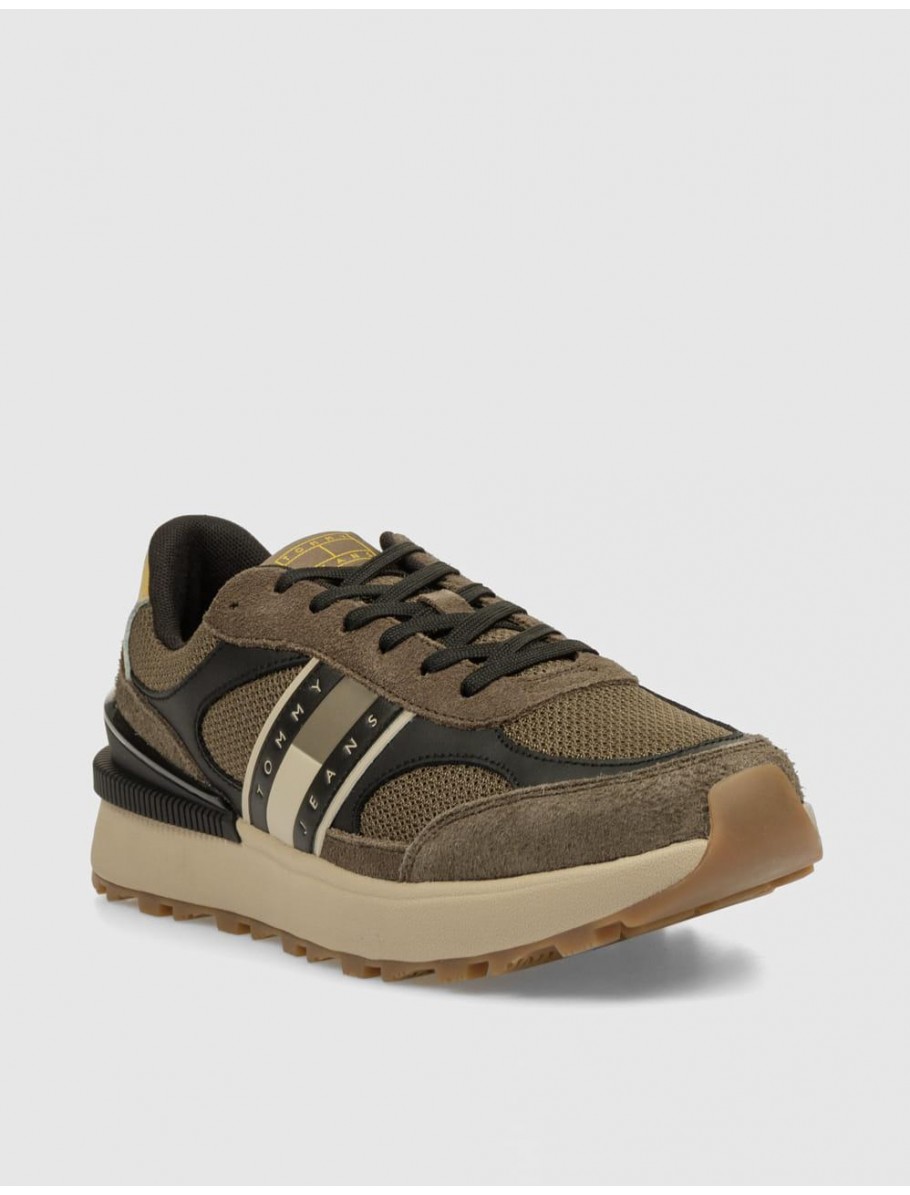 ZAPATILLA TOMMY HILFIGER TJM TECHNICAL RUNNER ESS MARRoN