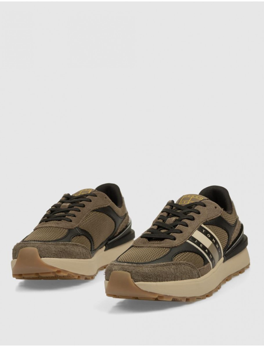 ZAPATILLA TOMMY HILFIGER TJM TECHNICAL RUNNER ESS MARRoN