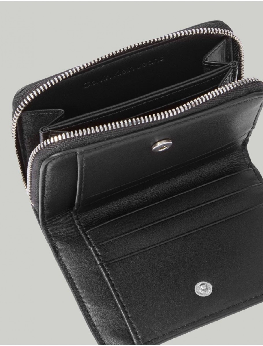 CARTERA CALVIN KLEIN MNML MNGRM LTHR MD F NEGRO
