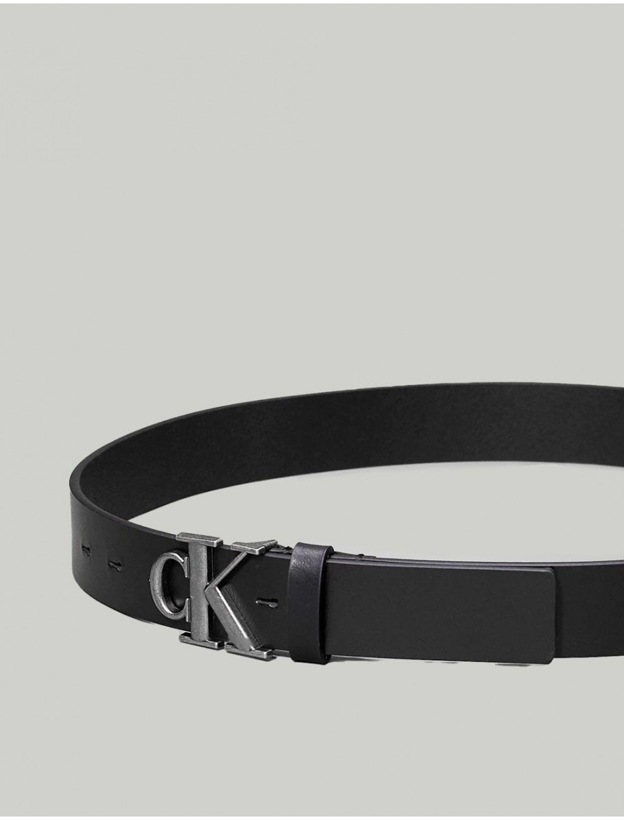 CINTURoN CALVIN KLEIN MONOGRAM BUCKLE 35MM NEGRO