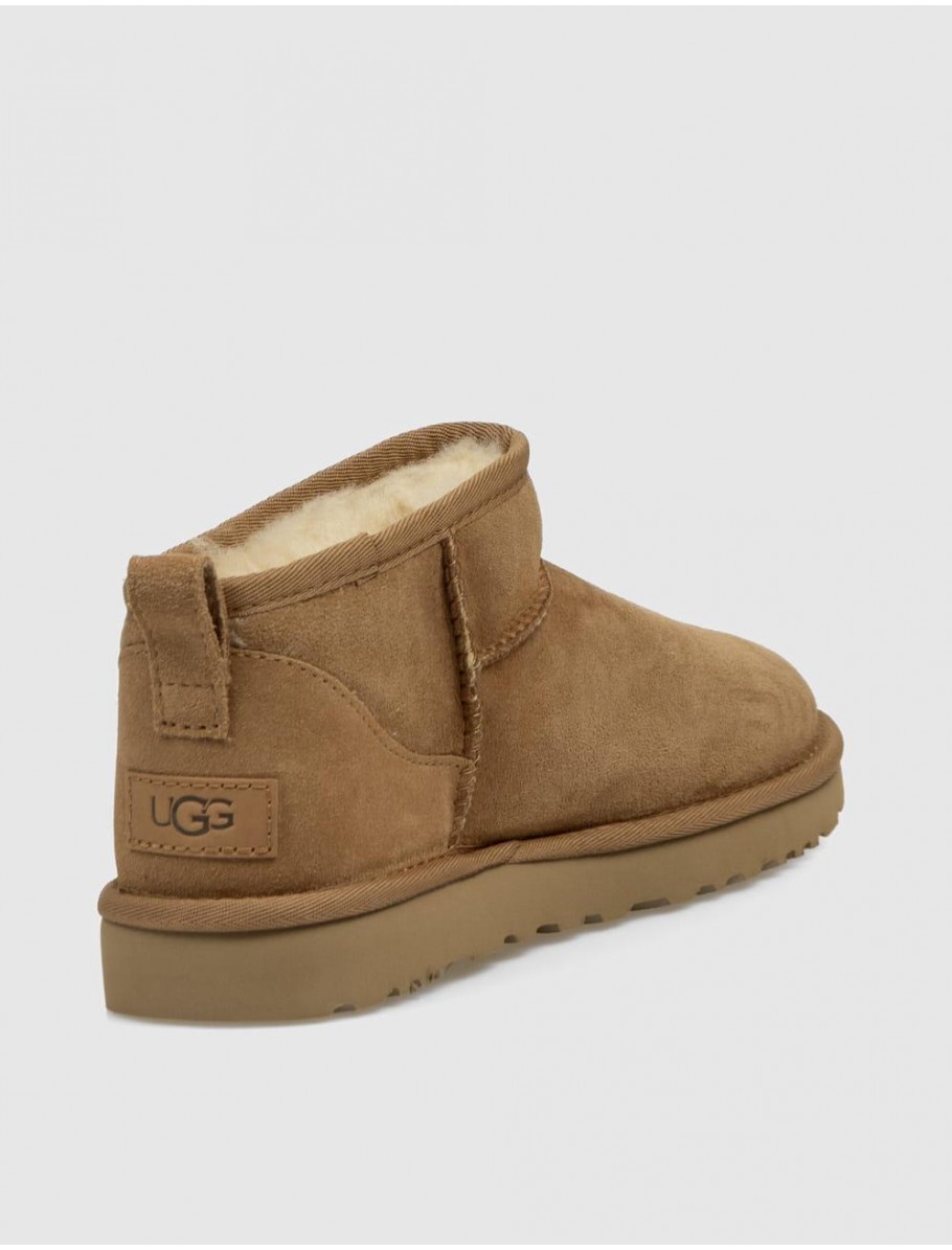 BOTiN UGG CLASSIC ULTRA MINI CUERO
