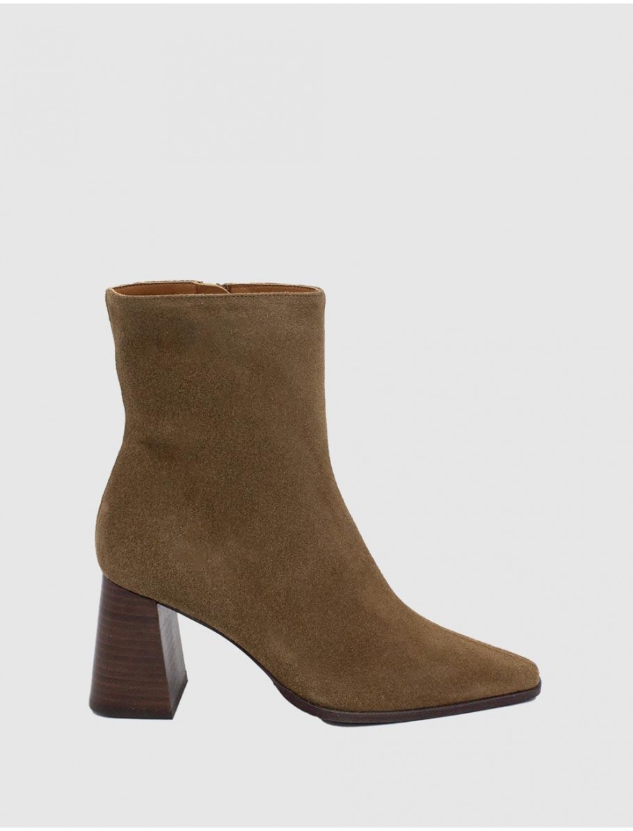 BOTiN ANGEL ALARCON 25572 CaMEL