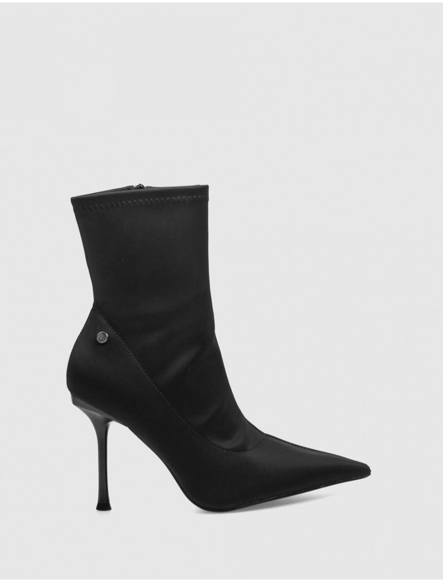 BOTiN KAMOME TRENDS LYLA NEGRO
