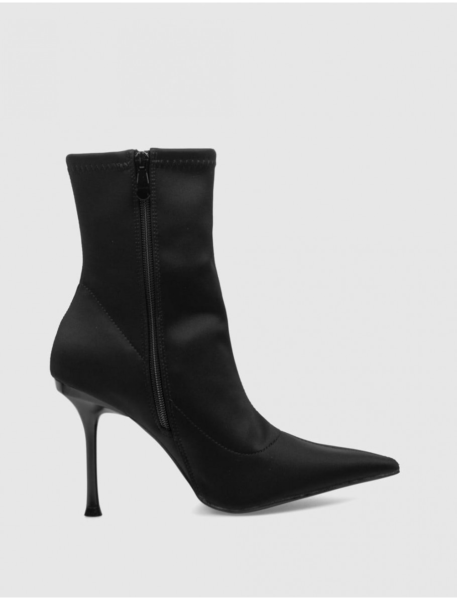 BOTiN KAMOME TRENDS LYLA NEGRO