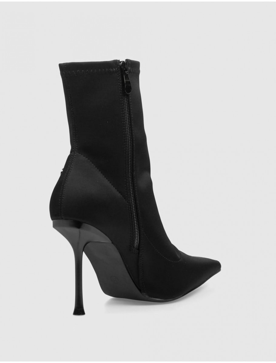 BOTiN KAMOME TRENDS LYLA NEGRO