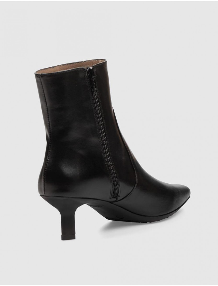 BOTiN WONDERS G 7111 NEGRO