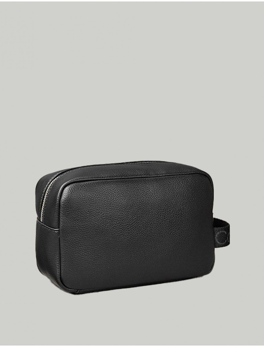 NECESER CALVIN KLEIN CARGO DOPP KIT NEGRO