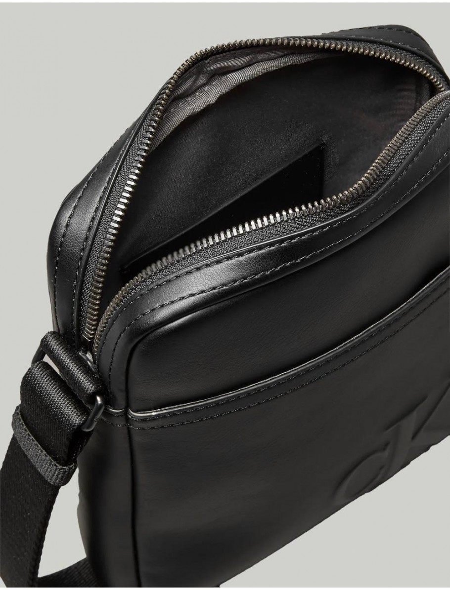 BANDOLERA CALVIN KLEIN CK REPORTER NEGRO