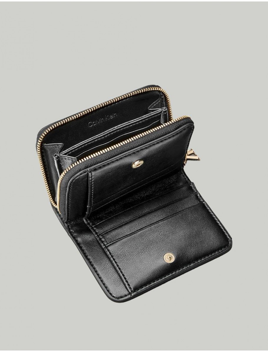 CARTERA CALVIN KLEIN CK PULLER MEDIUM FLAP ZIP AROUND NEGRO