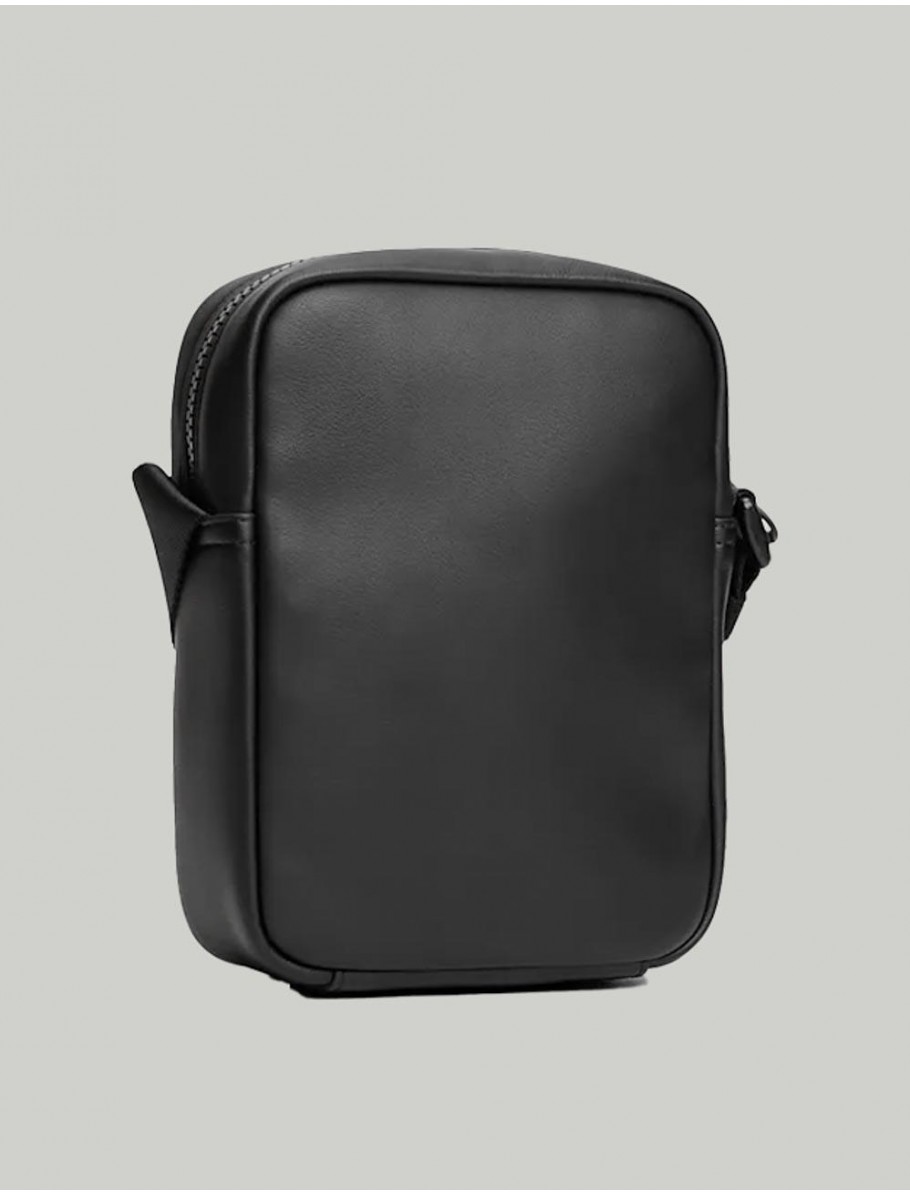 BANDOLERA TOMMY HILFIGER TH FLAG MINI REPORTER NEGRO
