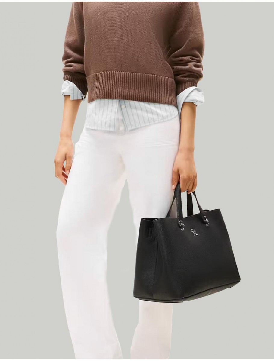BOLSO TOMMY HILFIGER TH EMBLEM SATCHEL NEGRO