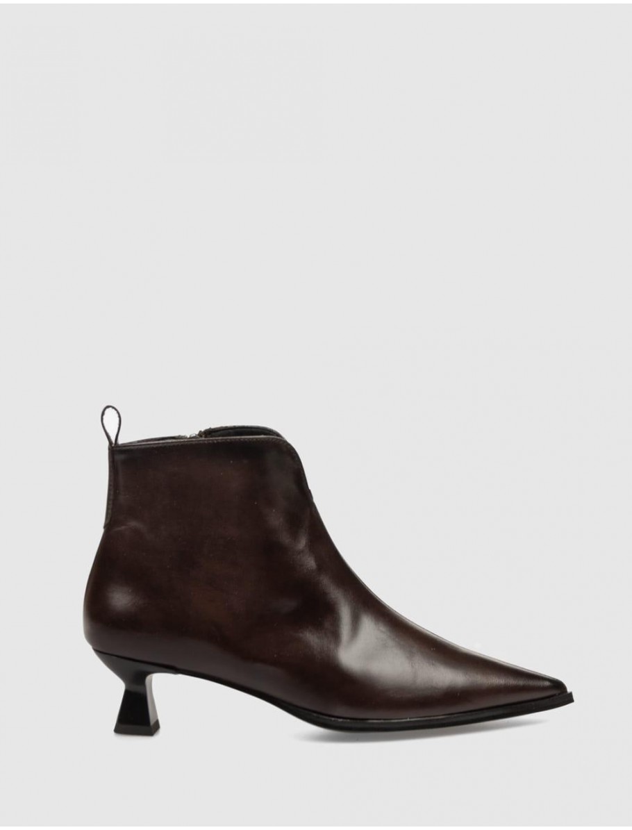 BOTiN DESIREE YORKY1 MARRoN