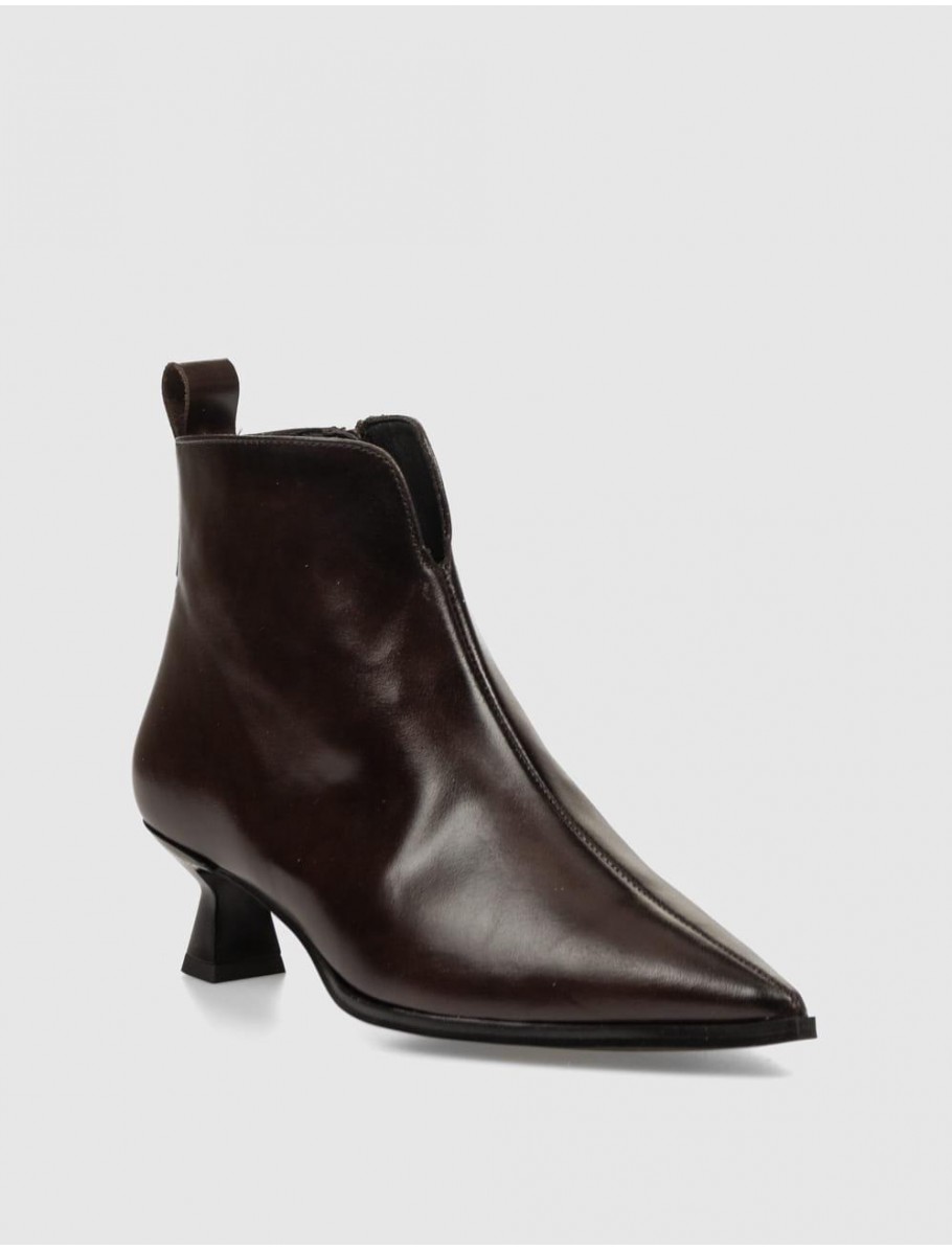 BOTiN DESIREE YORKY1 MARRoN