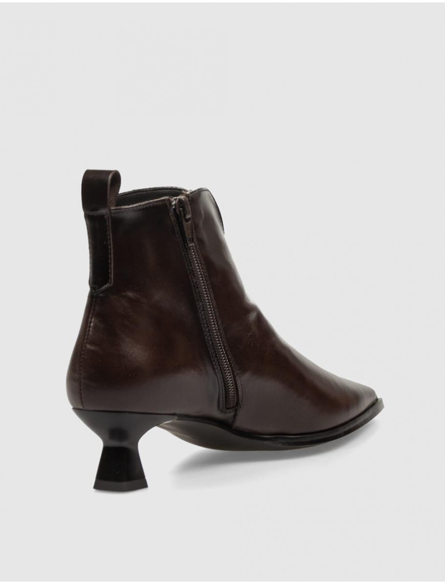 BOTiN DESIREE YORKY1 MARRoN
