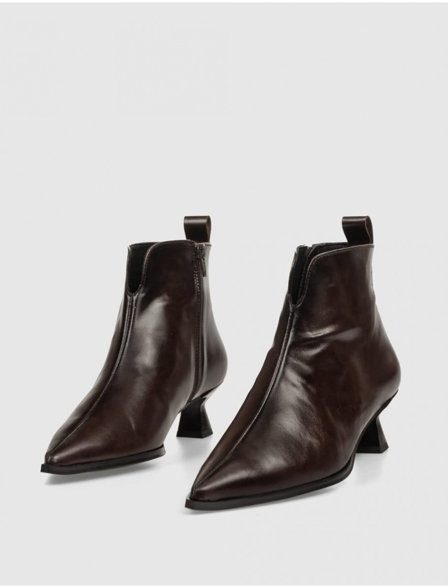 BOTiN DESIREE YORKY1 MARRoN