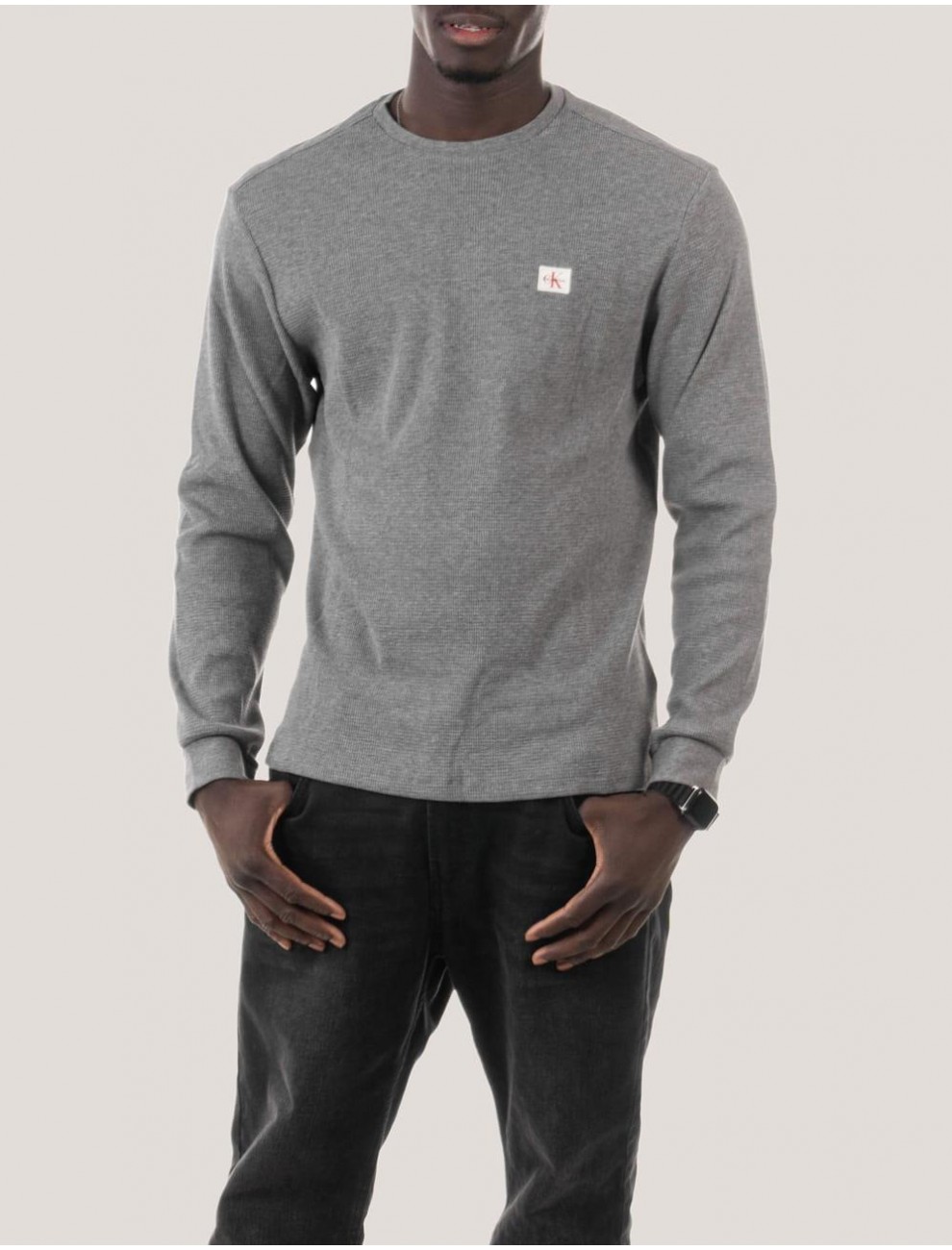 CAMISETA CALVIN KLEIN LS WAFFLE BADGE CREWNK TEE GRIS