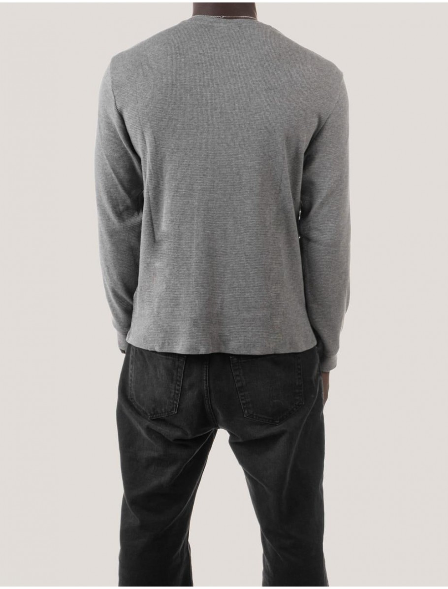 CAMISETA CALVIN KLEIN LS WAFFLE BADGE CREWNK TEE GRIS