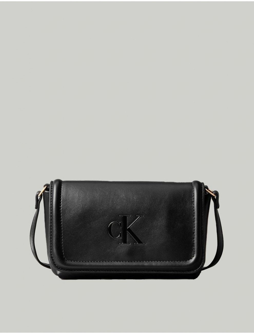 BOLSO CALVIN KLEIN BOLD CK FLAP CROSSBODY NEGRO