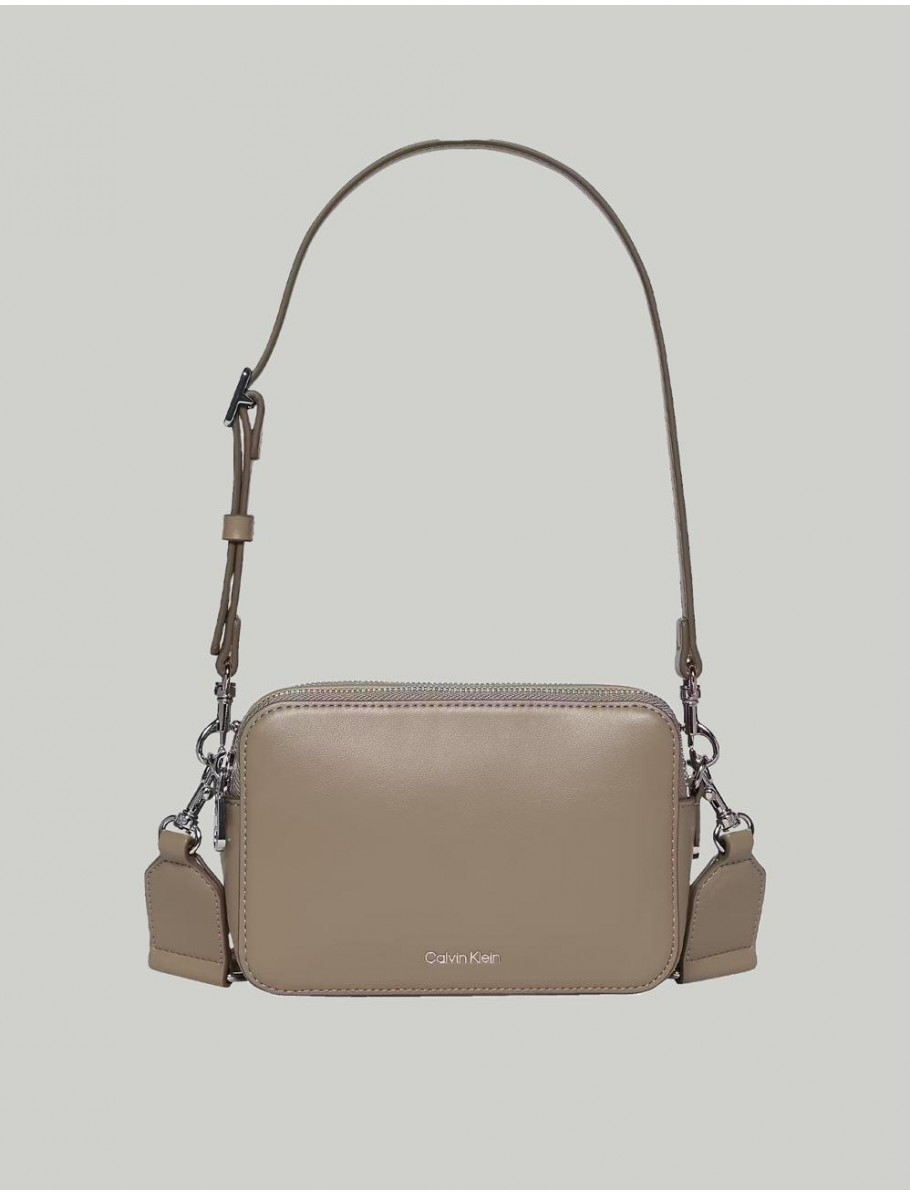 BOLSO CALVIN KLEIN WEBBING DOUBLE STRAP CAMERA BAG TAUPE