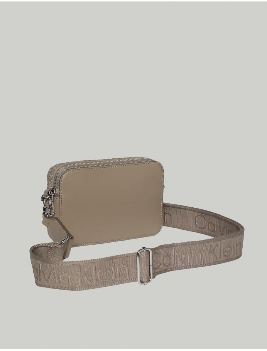 BOLSO CALVIN KLEIN WEBBING DOUBLE STRAP CAMERA BAG TAUPE