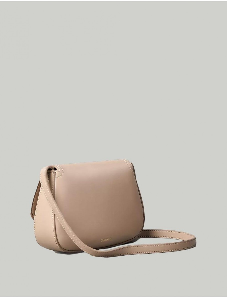 BOLSO CALVIN KLEIN CK FLAP CAMERA BAG TAUPE