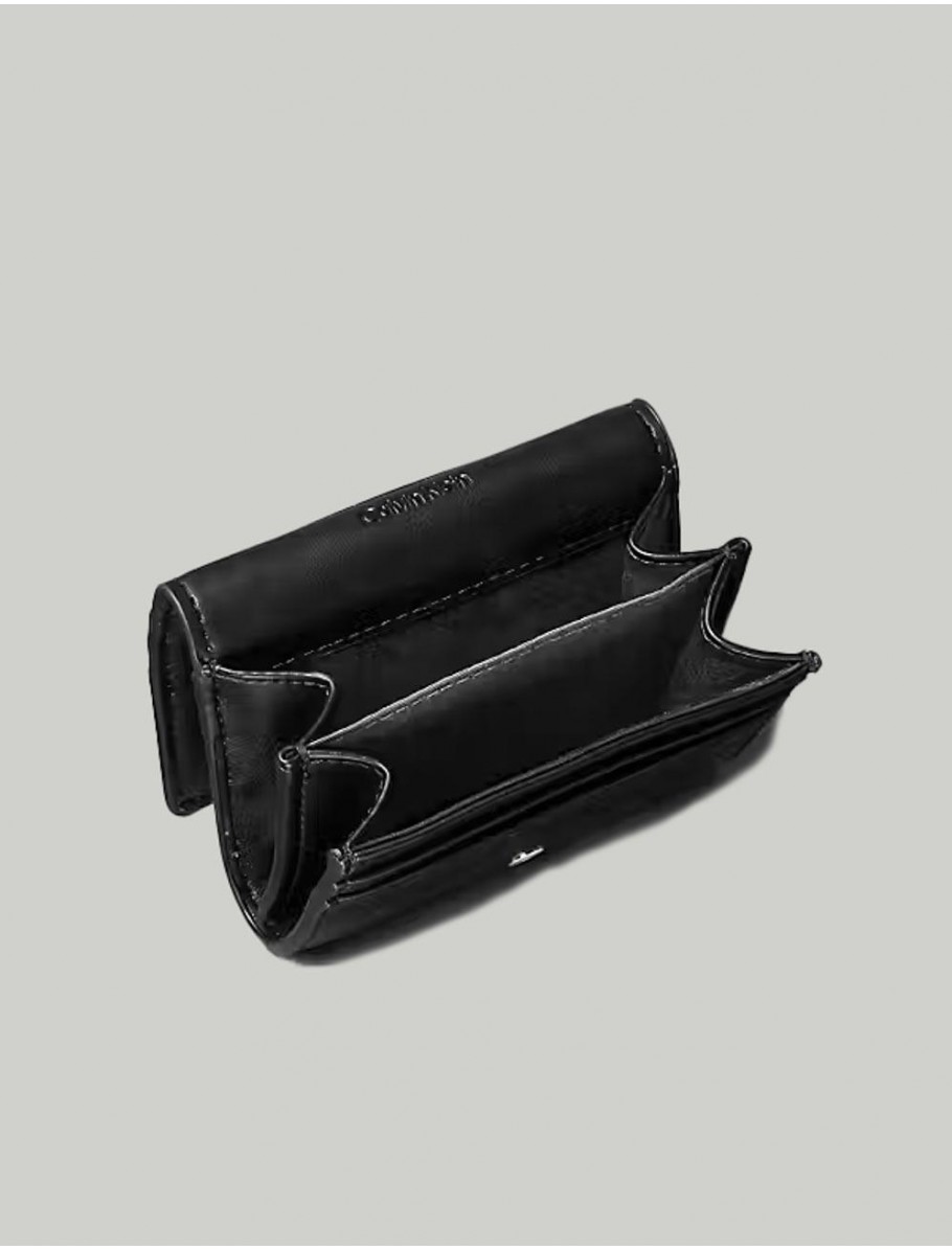 CARTERA CALVIN KLEIN BOLD CK MEDIUM BIFOLD NEGRO