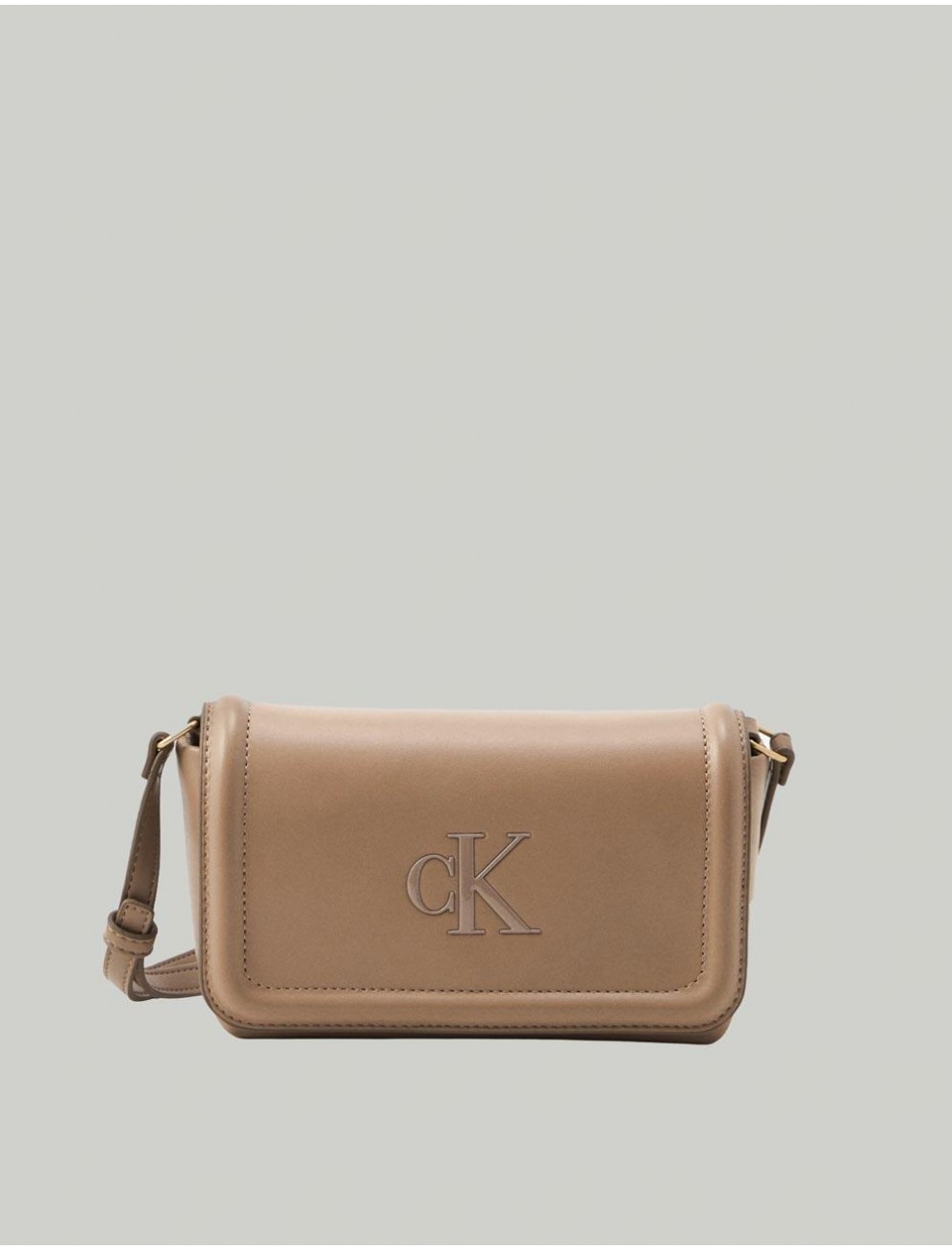 BOLSO CALVIN KLEIN BOLD CK FLAP CROSSBODY TAUPE