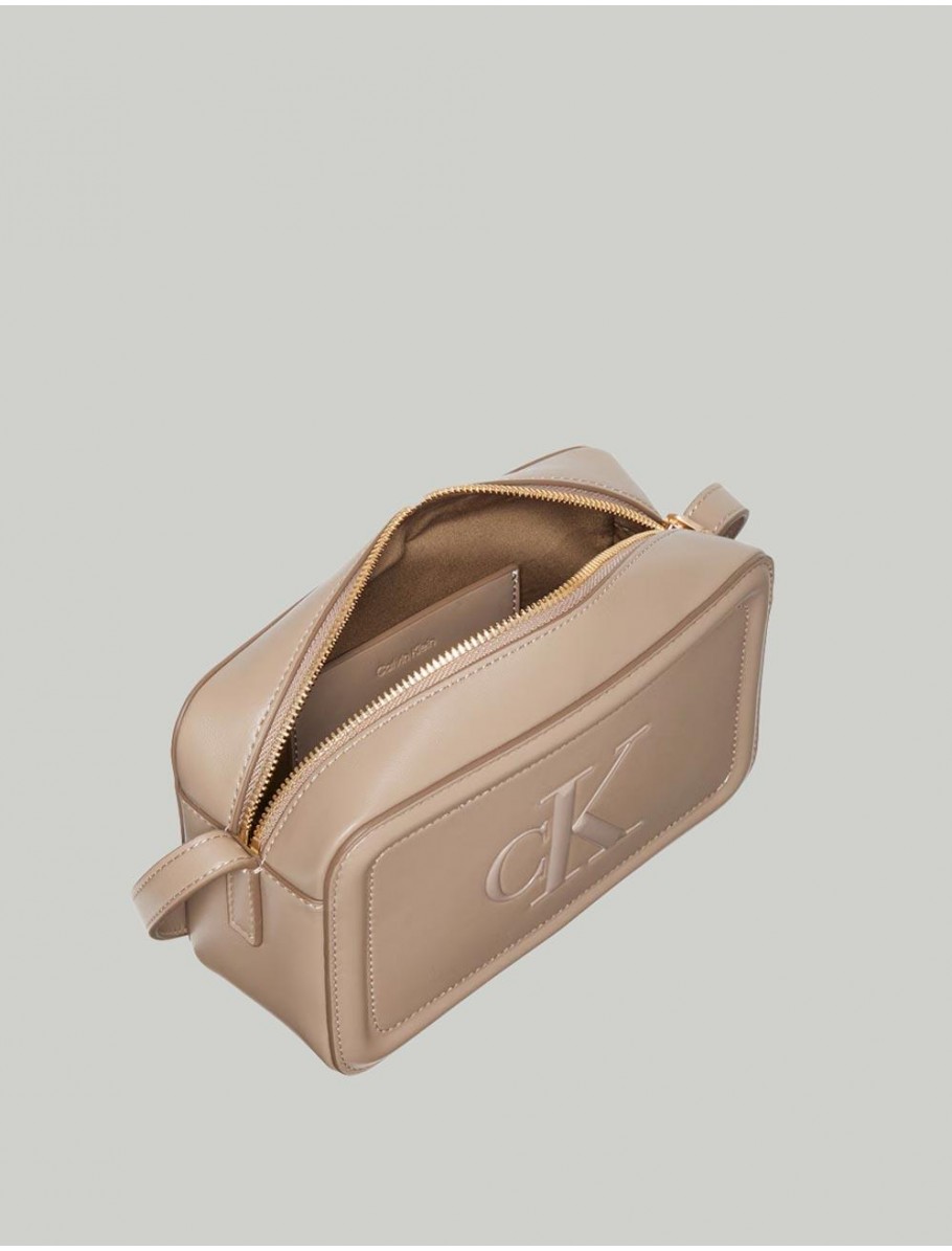 BOLSO CALVIN KLEIN BOLD CK CAMERA BAG TAUPE