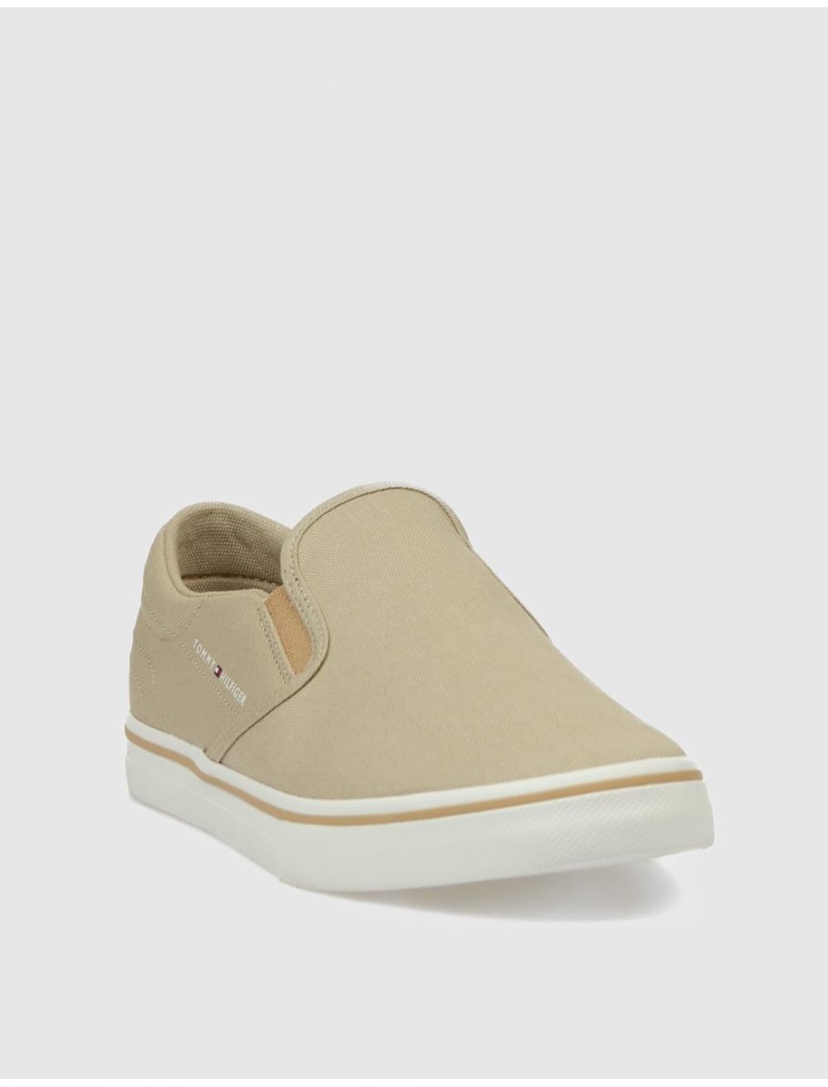 ZAPATILLA TOMMY HILFIGER VULC CORE SLIP ON BEIG
