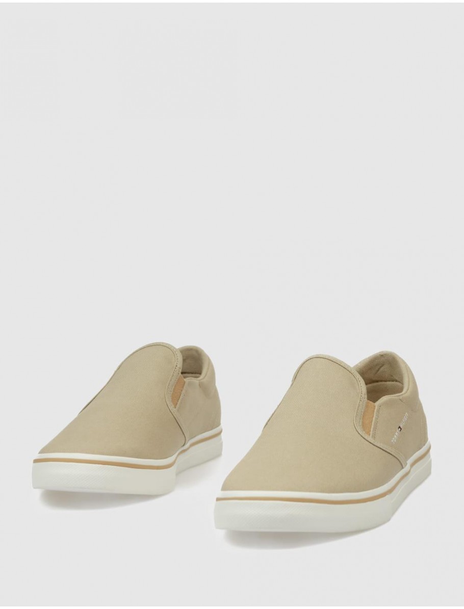 ZAPATILLA TOMMY HILFIGER VULC CORE SLIP ON BEIG