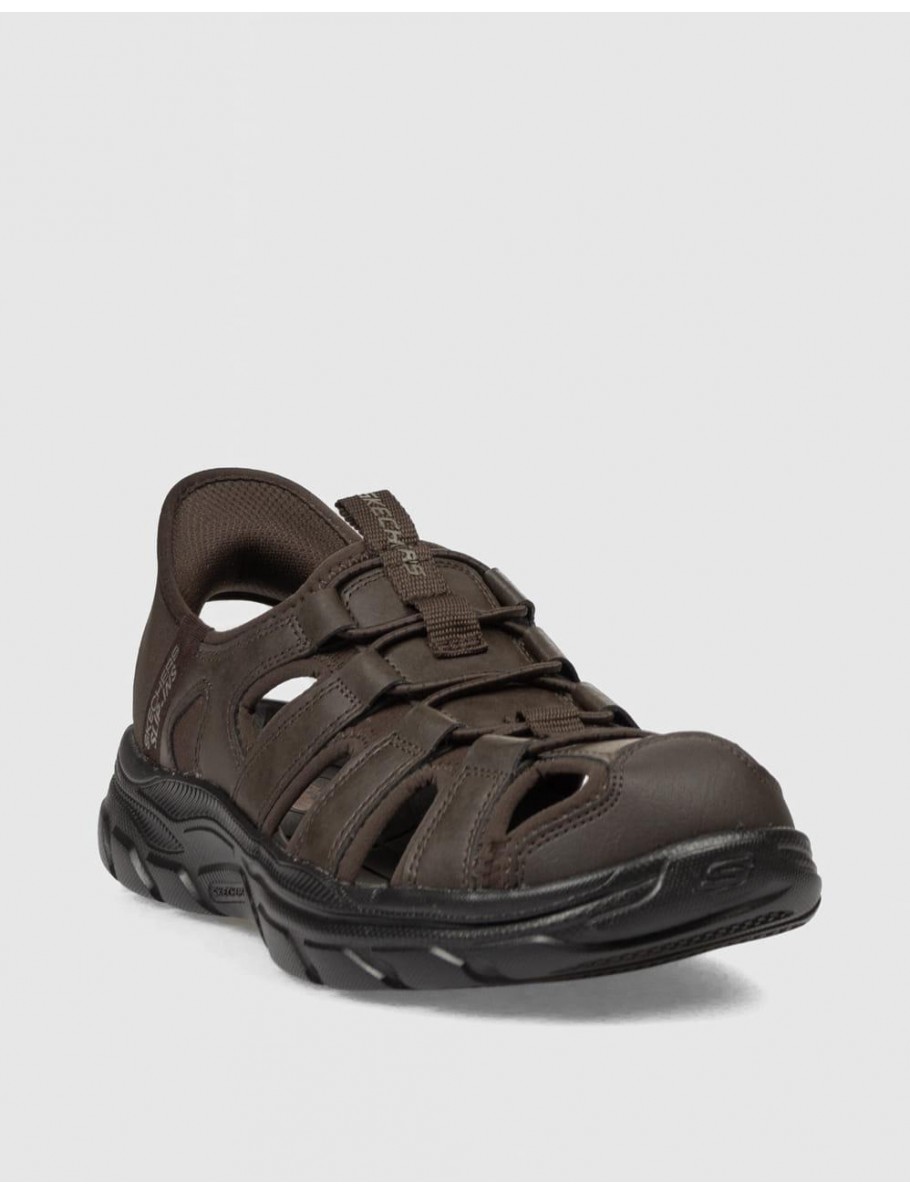 SANDALIA SKECHERS REVOLTED VARTAN MARRoN