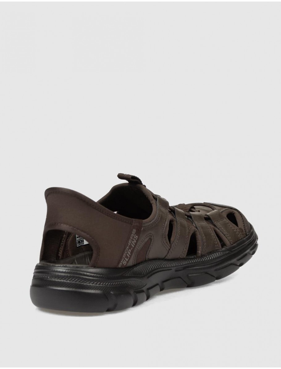 SANDALIA SKECHERS REVOLTED VARTAN MARRoN