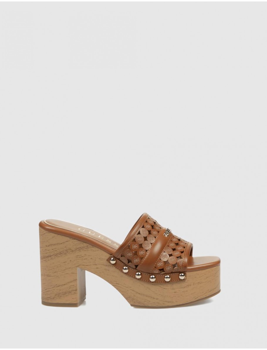 SANDALIA GUESS QUILL2 MARRoN