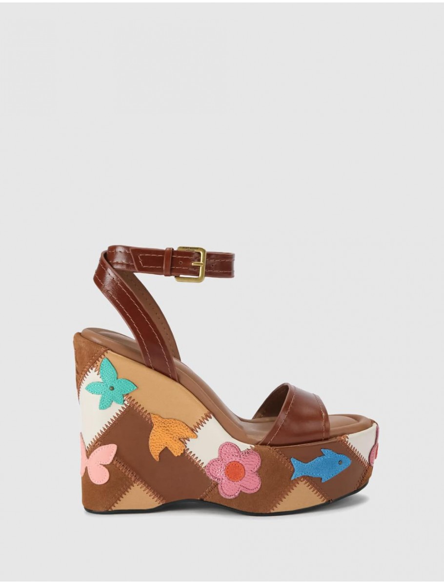 SANDALIA KURT GEIGER PATCHWORK PLATFORM WEDGE MARRoN