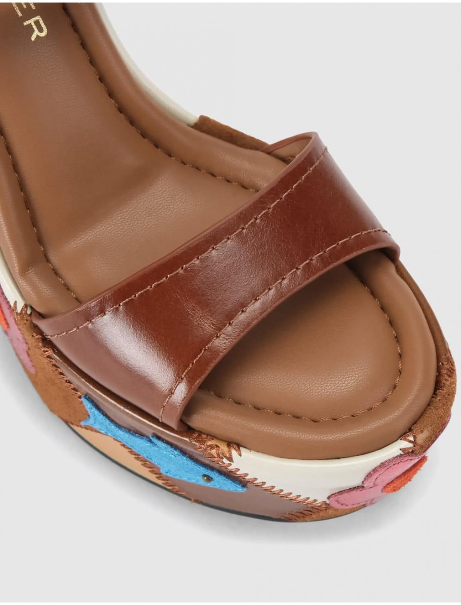 SANDALIA KURT GEIGER PATCHWORK PLATFORM WEDGE MARRoN