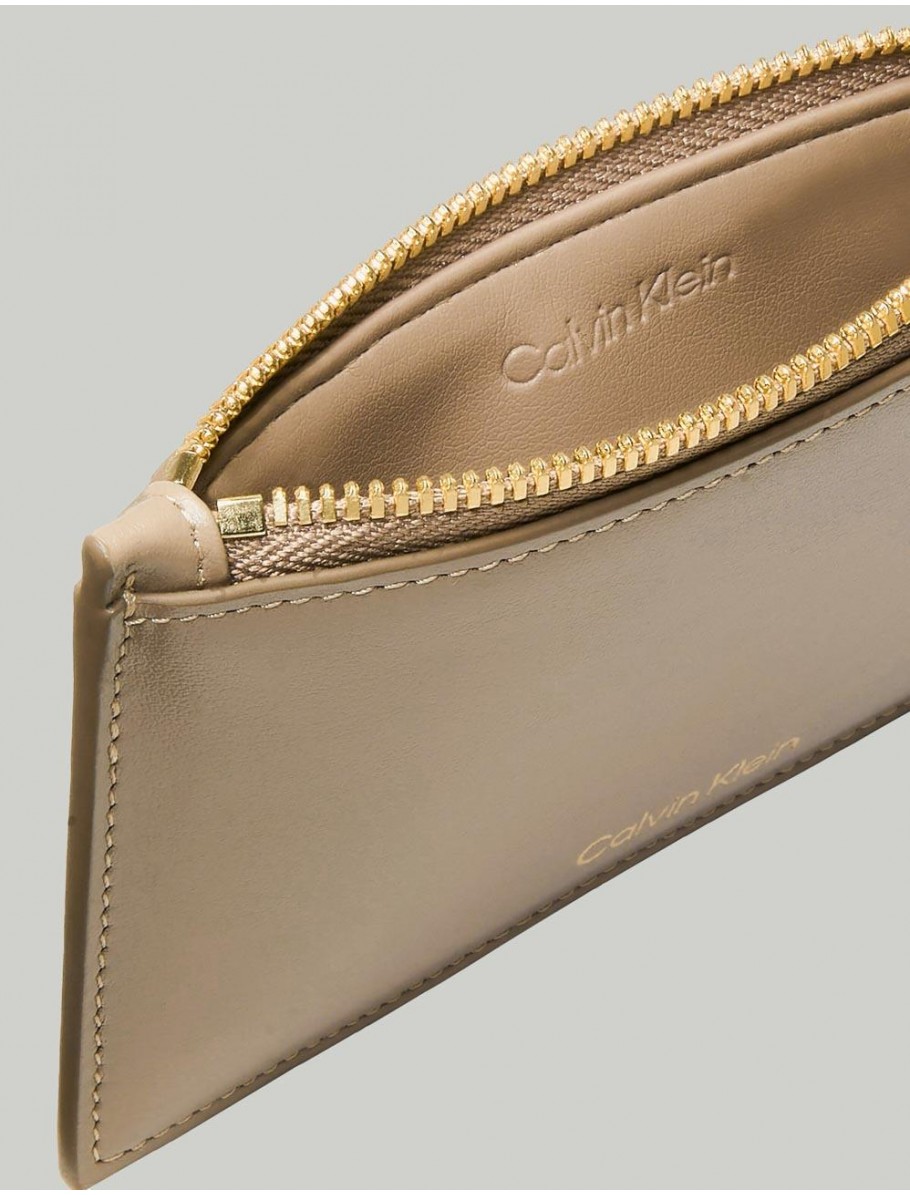 CARTERA CALVIN KLEIN CK ZIP CARDCASE 6CC TAUPE