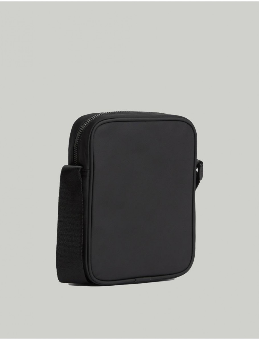BOLSO TOMMY HILFIGER TH REPREVE MINI REPORTER NEGRO