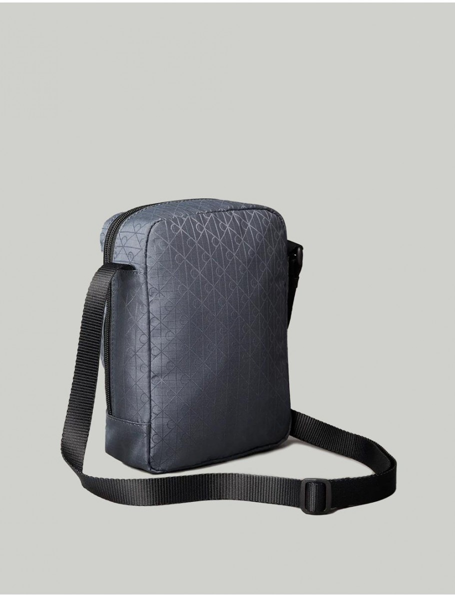 BANDOLERA CALVIN KLEIN UTILITY EMBLEM REPORTER AZUL