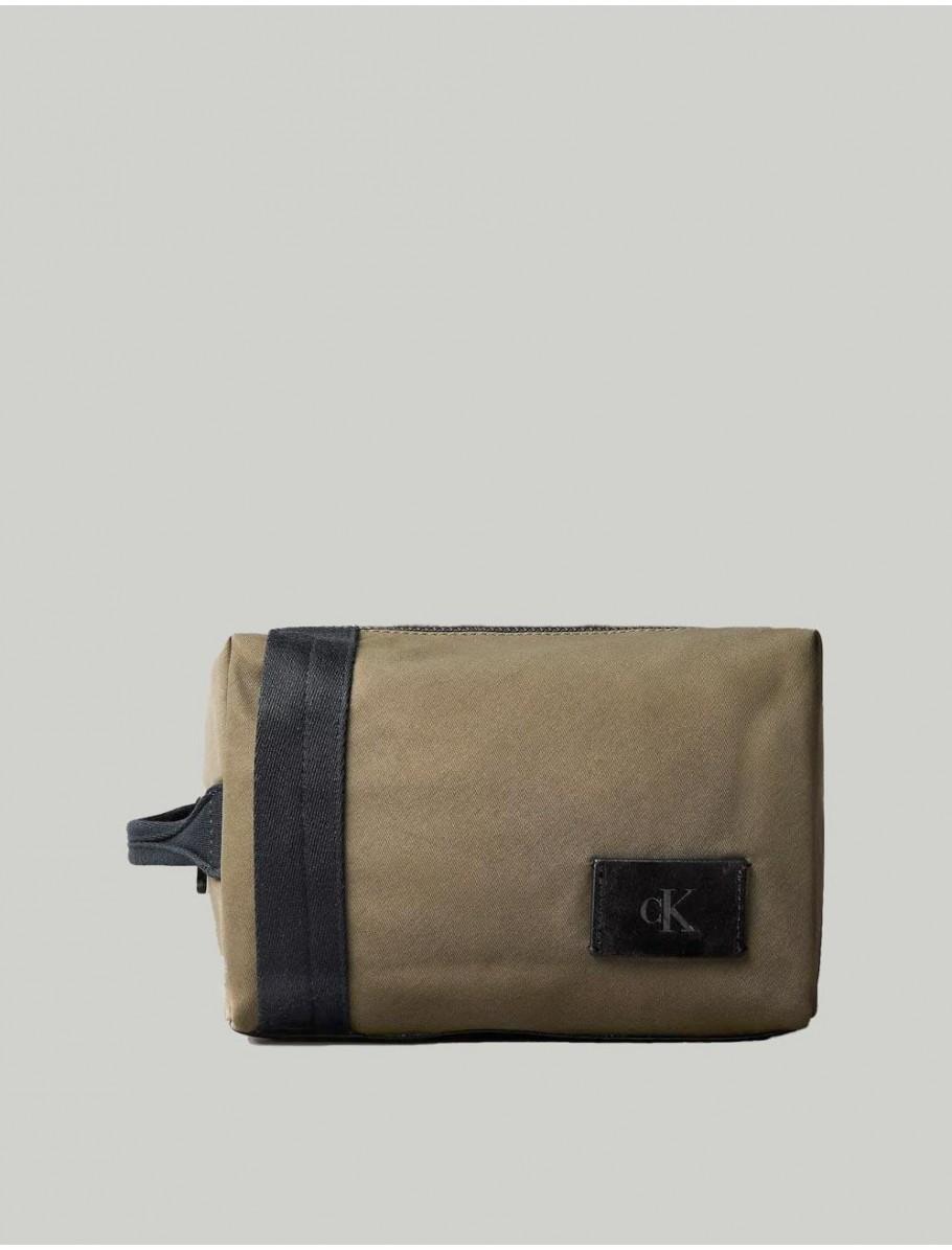 NECESER CALVIN KLEIN CANVAS DOPP KIT VERDE