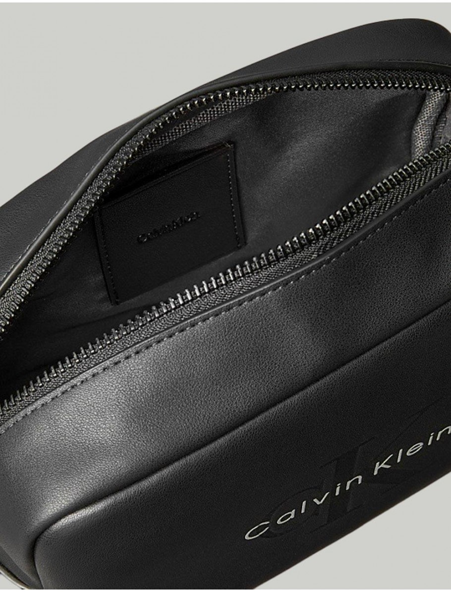NECESER CALVIN KLEIN BOLD DOPP KIT NEGRO