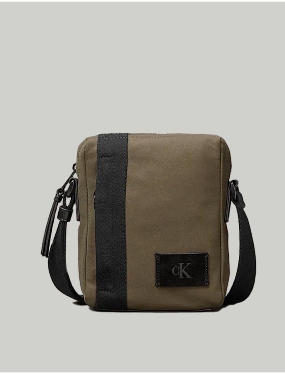 BANDOLERA CALVIN KLEIN CANVAS MIX REPORTER VERDE