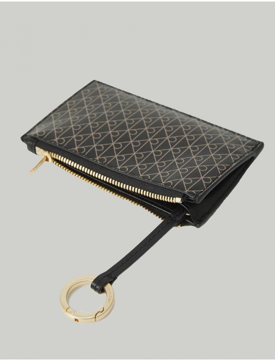 CARTERA CALVIN KLEIN EMBLEM AOP TOP ZIP NEGRO